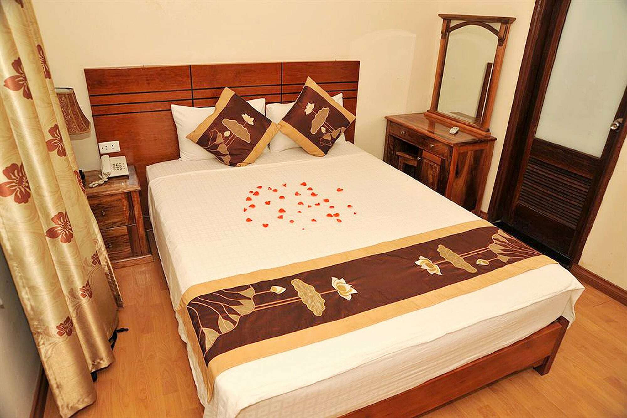 Sunflower Hotel & Travel ฮานอย ภายนอก รูปภาพ
